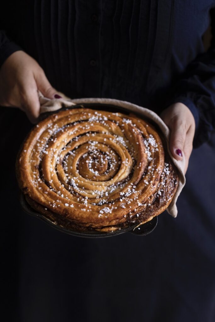 Giant-Cinnamon-Roll