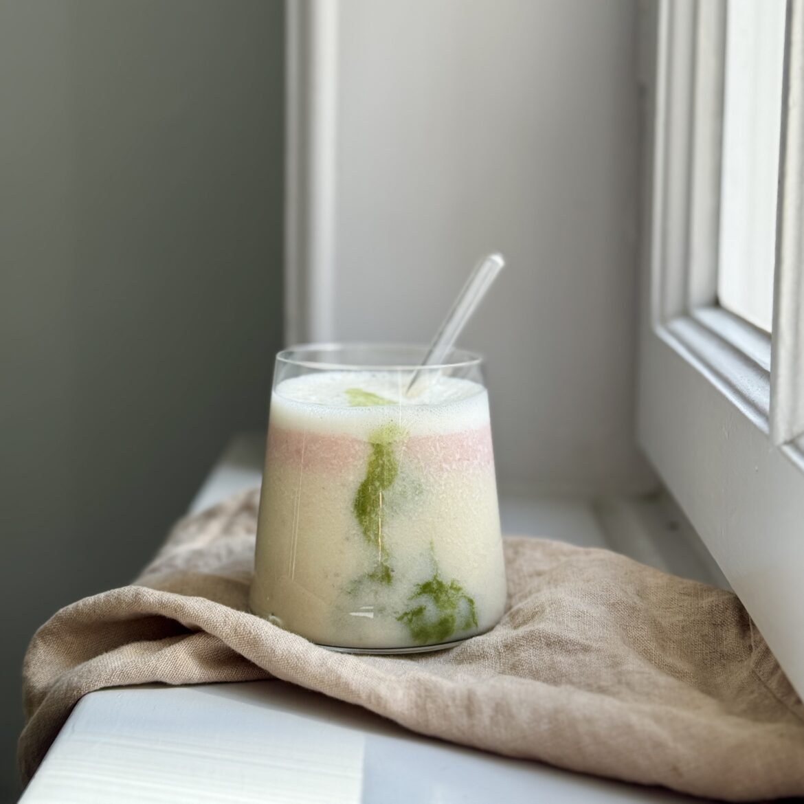 Banane-Erdbeer-Matcha