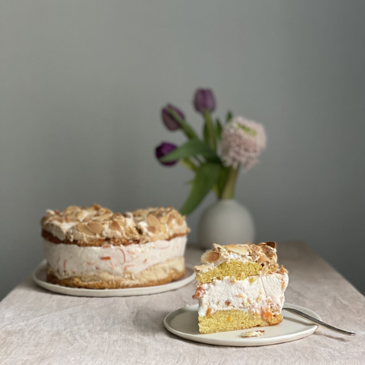 Blutorangen-Torte mit Mandelbaiser - Mrs T