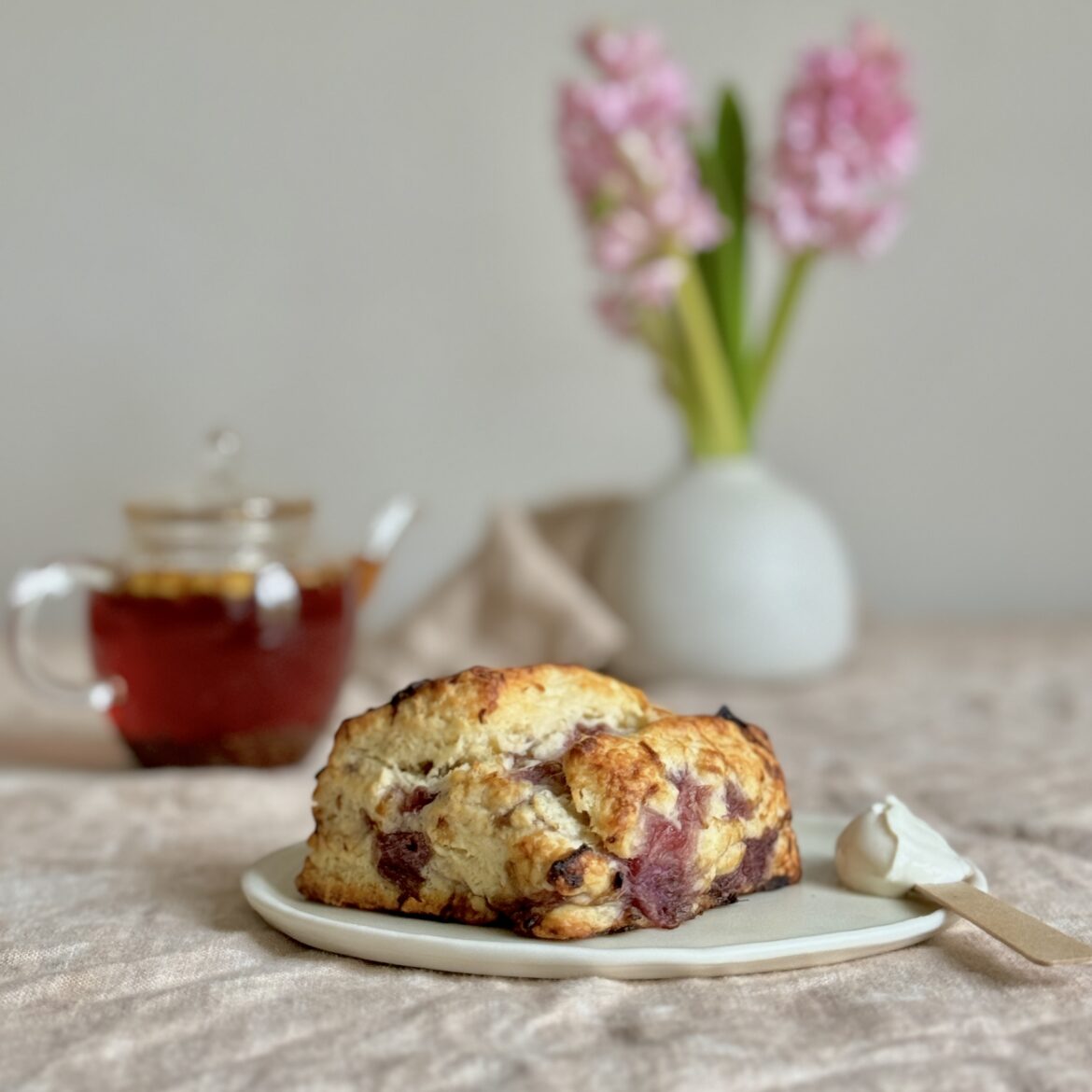 Rhabarber-Buttermilch-Scones