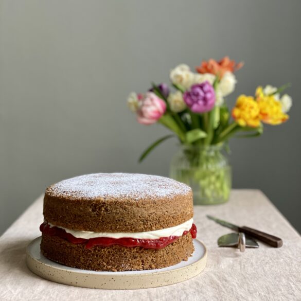 Victoria Sponge Cake mit Jasmintee - Mrs T -Süße Delikatessen