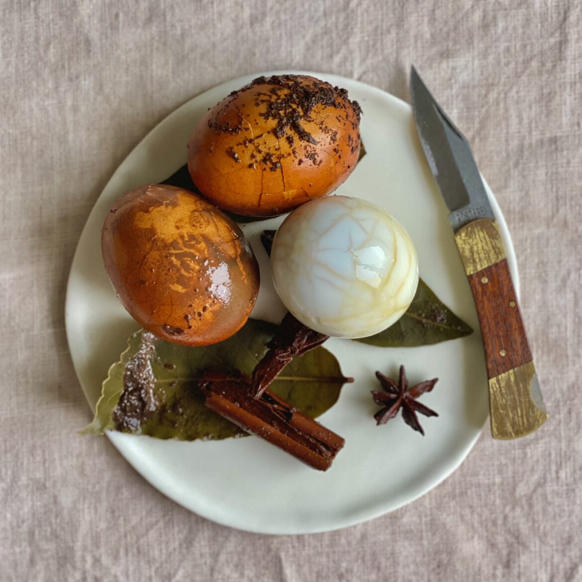 Wuerzig-eingelegte-Tee-Eier